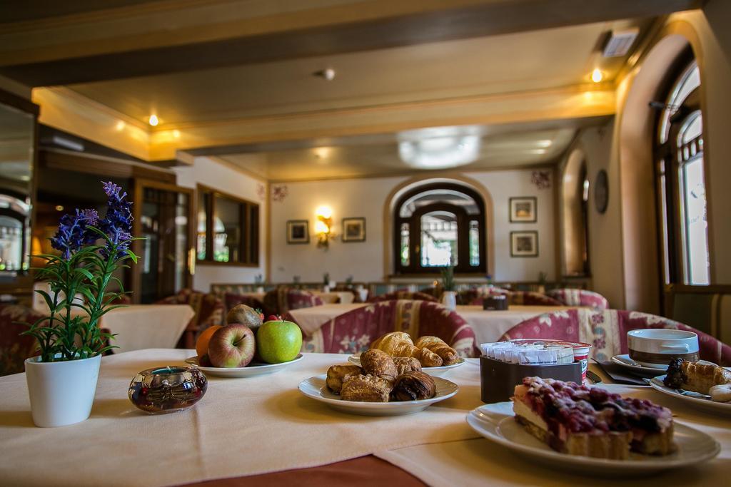 Hotel Posta R.T.A. Madonna Kültér fotó