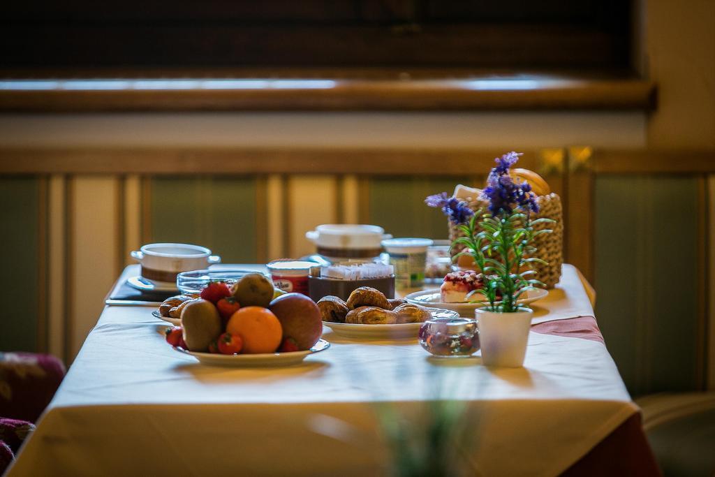 Hotel Posta R.T.A. Madonna Kültér fotó